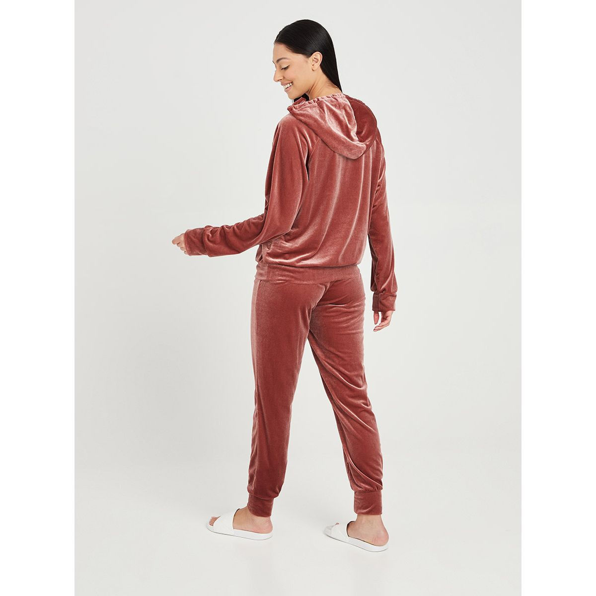 Styli Long Sleeves Velvet Hoodie and Jogger Lounge Set-women-clothing-hoodiesandsweatshirts-hoodies-image-4