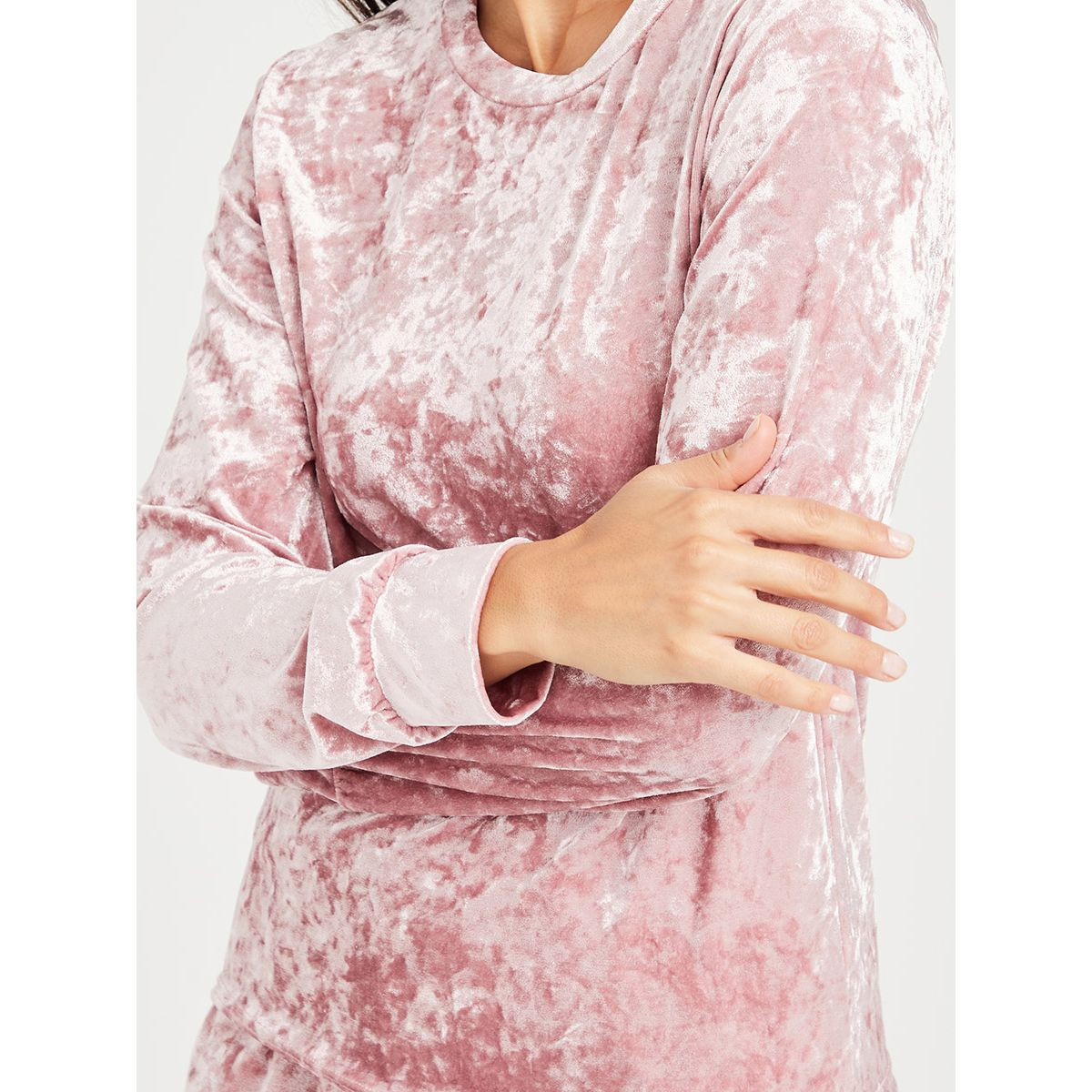 Styli Crushed Velvet Long Sleeves Top and Jogger Lounge Set-women-clothing-bottoms-joggers-image-3