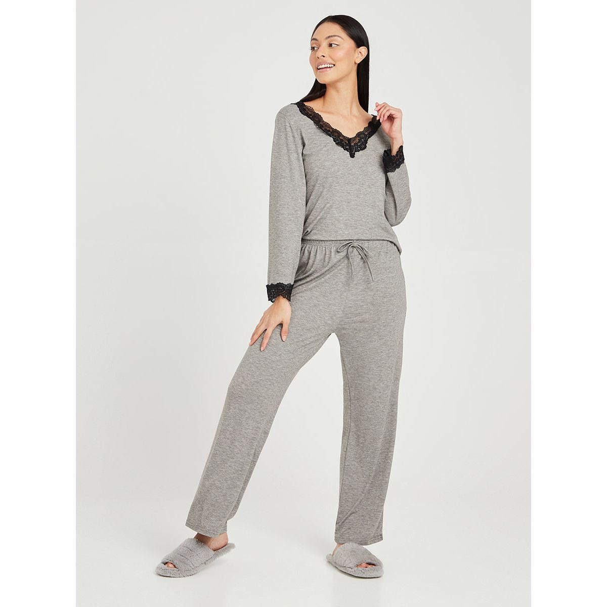 طقم من ( تيشيرت + بنطال ) من ستايلي-women-clothing-nightwear-pyjamas-longsets-image-1