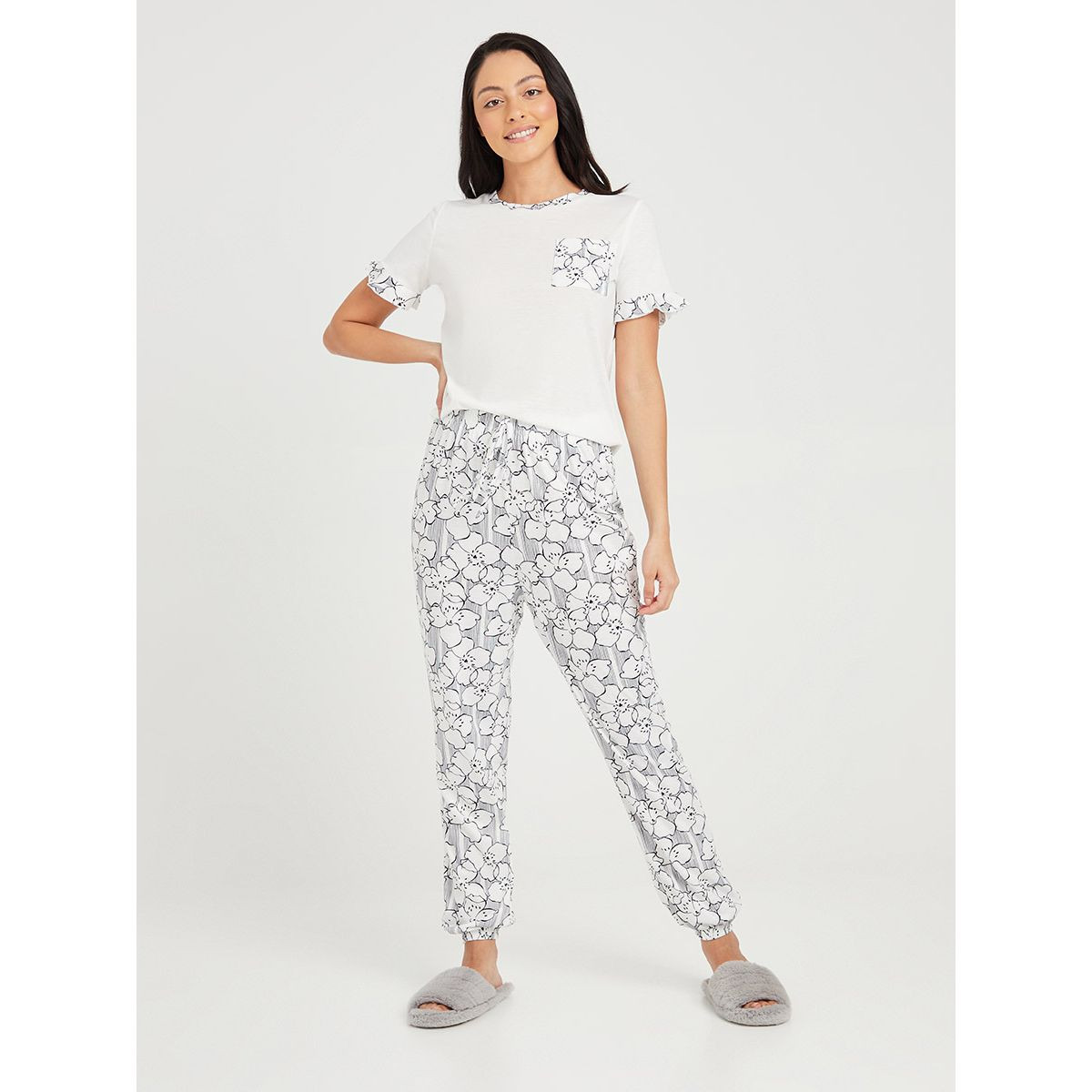 طقم بيجاما من ( تيشيرت + بنطال ) من ستايلي-women-clothing-nightwear-pyjamas-longsets-image-2