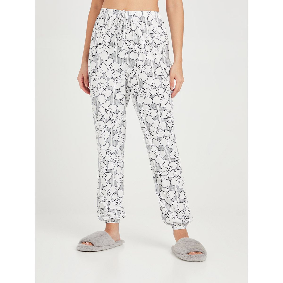 طقم بيجاما من ( تيشيرت + بنطال ) من ستايلي-women-clothing-nightwear-pyjamas-longsets-image-4