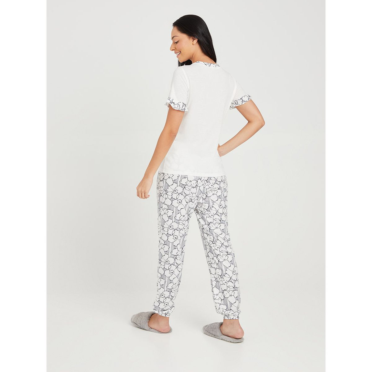Styli Floral Print Ruffle Sleeves Pocket Detail T-shirt and Printed Cuffed Pyjama Set-women-clothing-nightwear-pyjamas-longsets-image-5