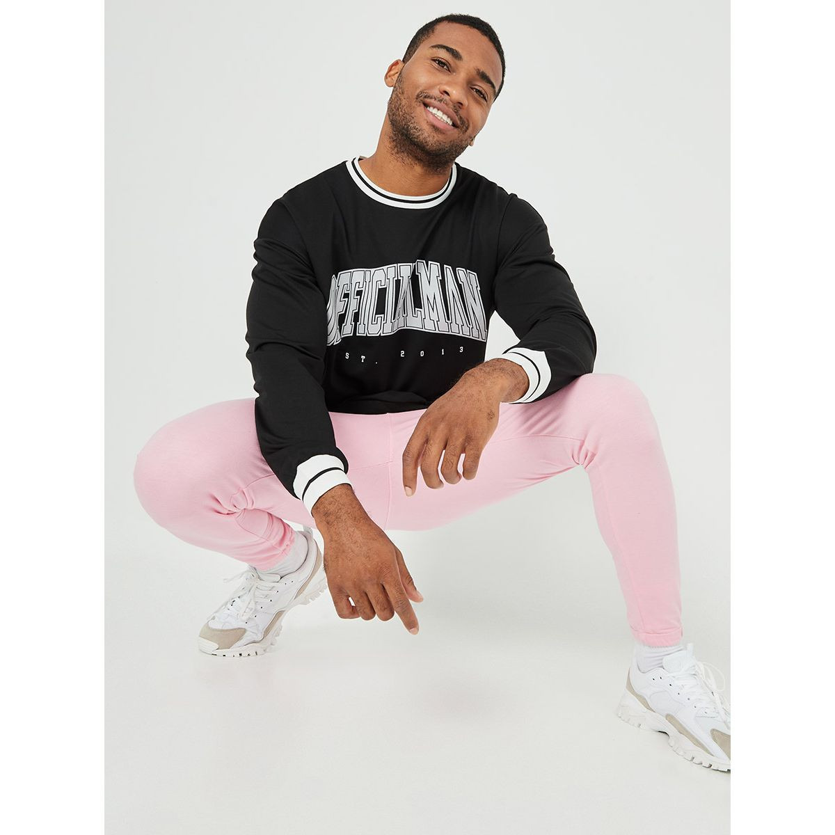 Styli Contrast Rib Cuff Detail Graphic Print Crew Neck Regular Sweatshirt-men-winterwear-hoodiesandsweatshirts-image-1