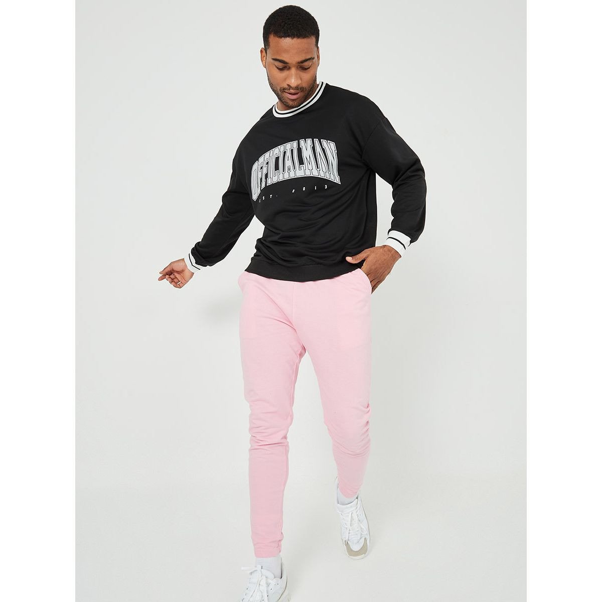 Styli Contrast Rib Cuff Detail Graphic Print Crew Neck Regular Sweatshirt-men-winterwear-hoodiesandsweatshirts-image-2