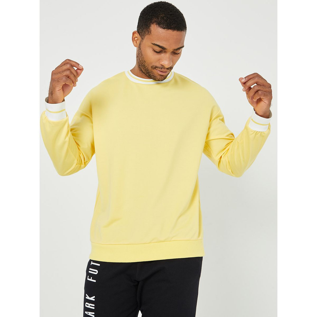 سويت شيرت ساده باكمام طويلة من ستايلي-men-winterwear-hoodiesandsweatshirts-image-1