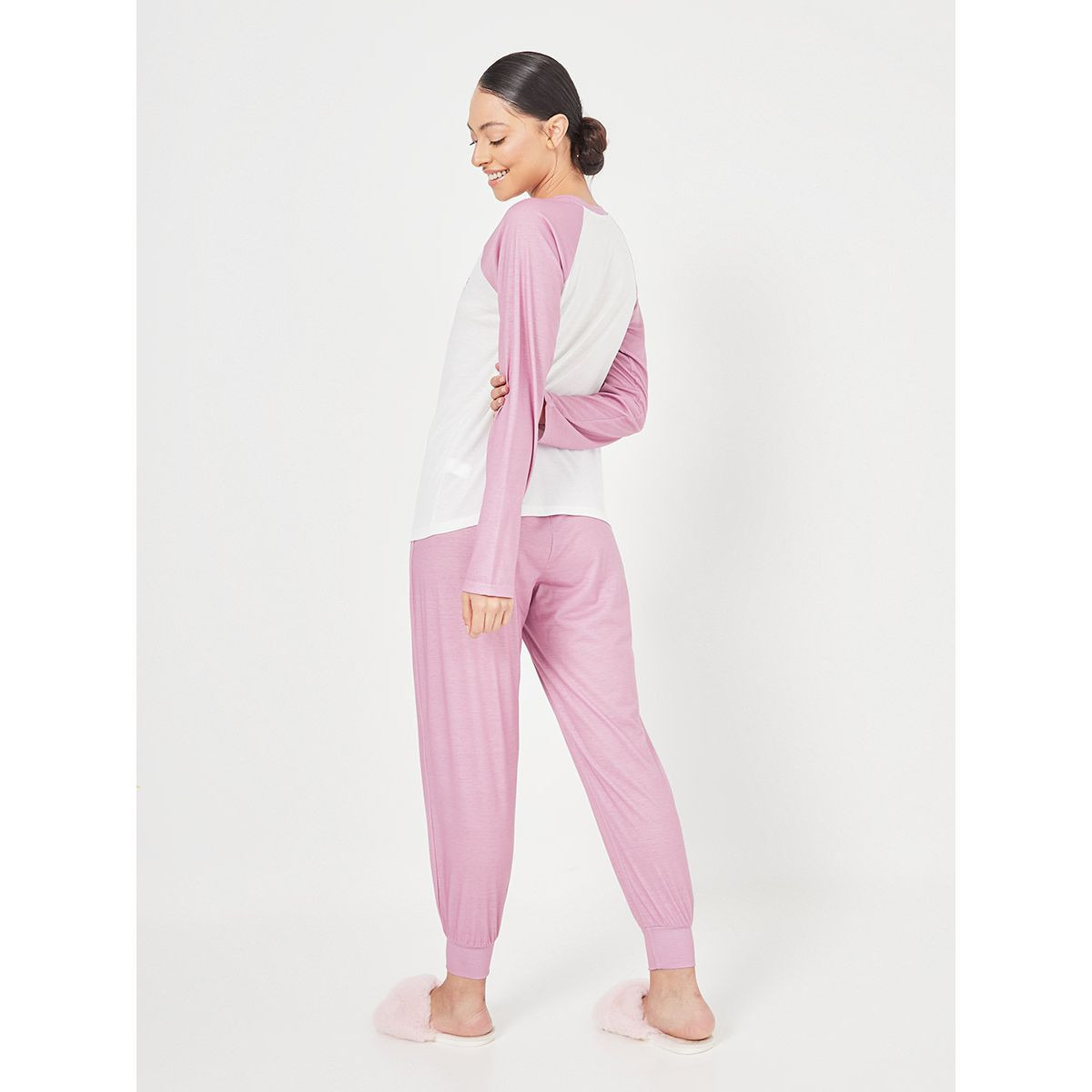 طقم بيجاما من ( تيشيرت + بنطال ) من ستايلي-women-clothing-nightwear-pyjamas-longsets-image-5