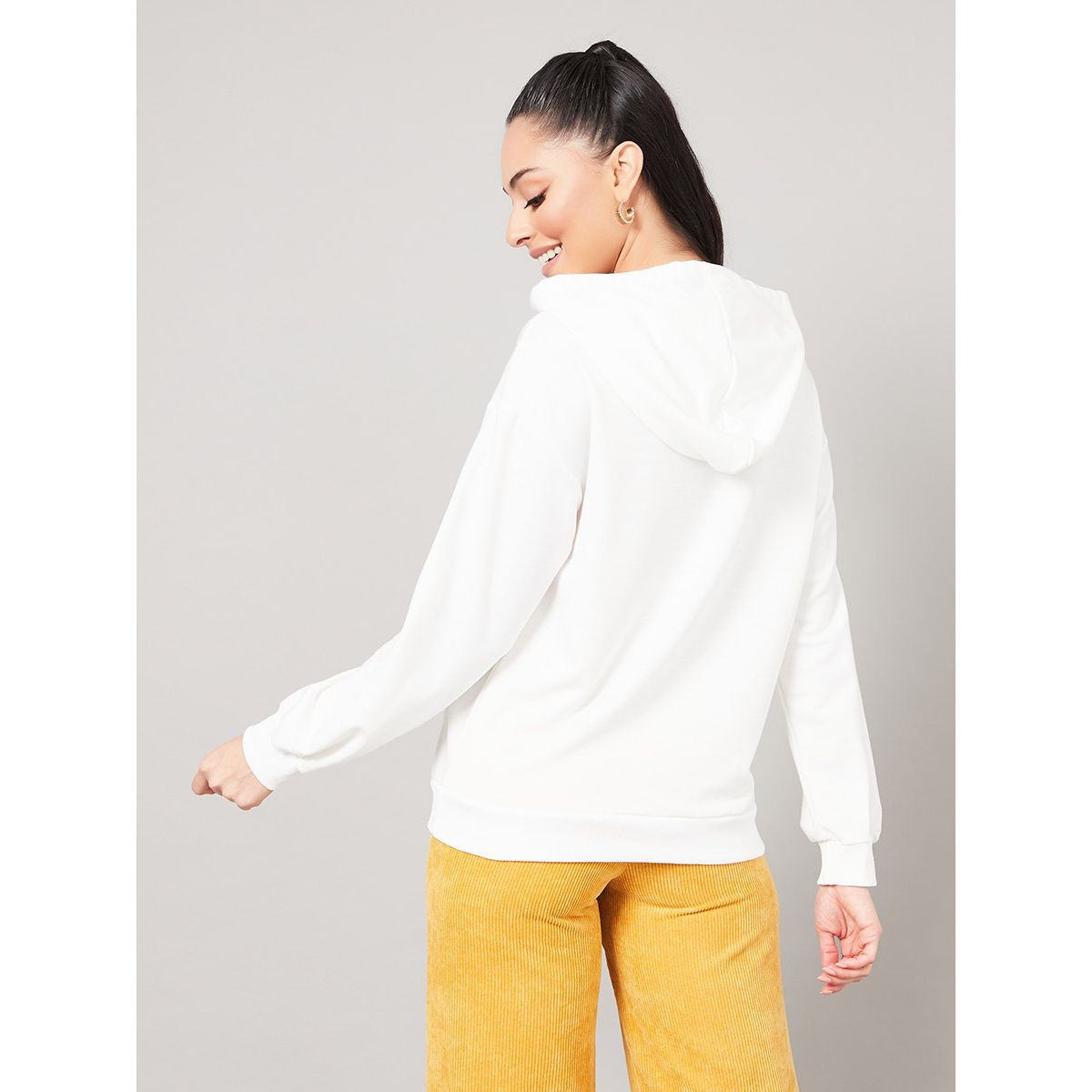 هودي بقصة عادية ومطبع بشعار من ستايلي-women-winterwear-hoodiesandsweatshirts-hoodies-image-4