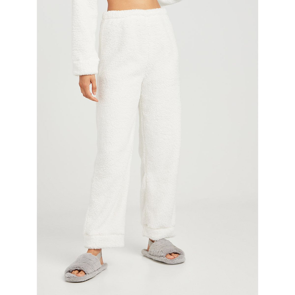 طقم بيجاما ( بلوزة + بنطال ) من ستايلي-women-clothing-nightwear-pyjamas-longsets-image-5