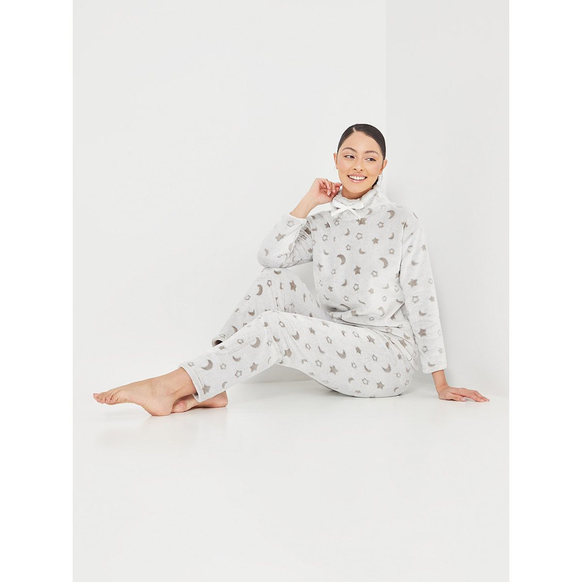 طقم بيجاما من ( بلوزة + بنطال ) من ستايلي-women-clothing-nightwear-pyjamas-longsets-image-1