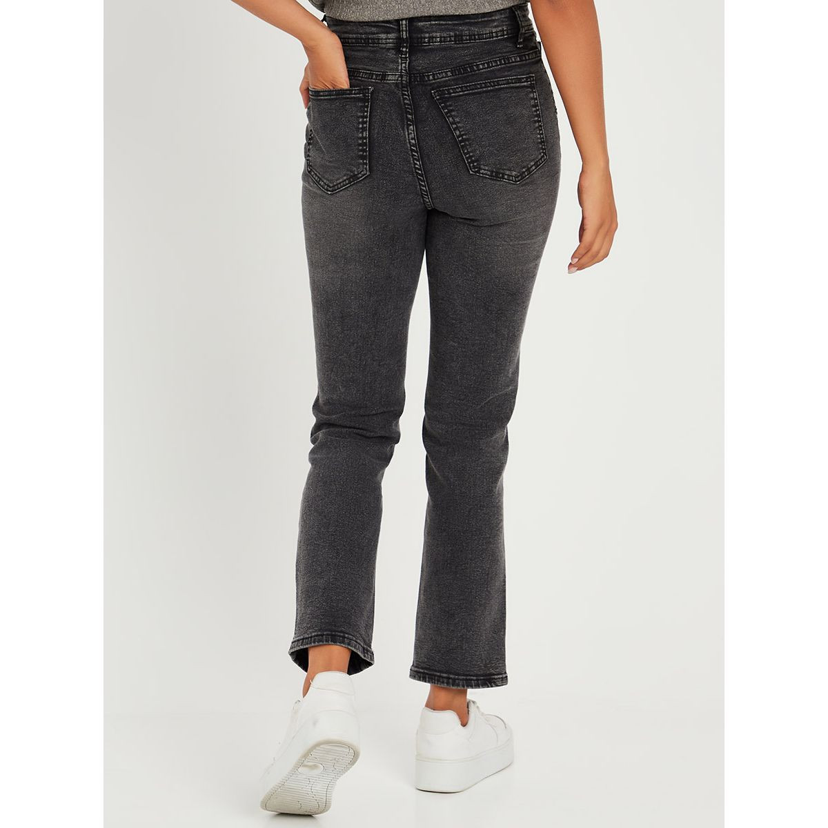 جينز بقصة سليم فت من ستايلي-women-clothing-bottoms-jeans-image-3