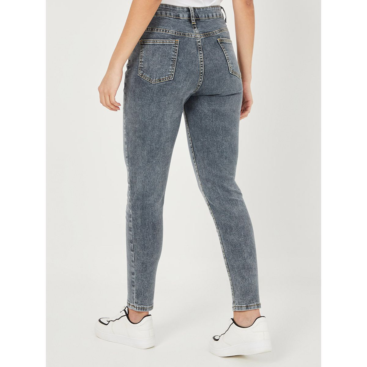جينز بقصة سليم فت من ستايلي-women-clothing-bottoms-jeans-image-4