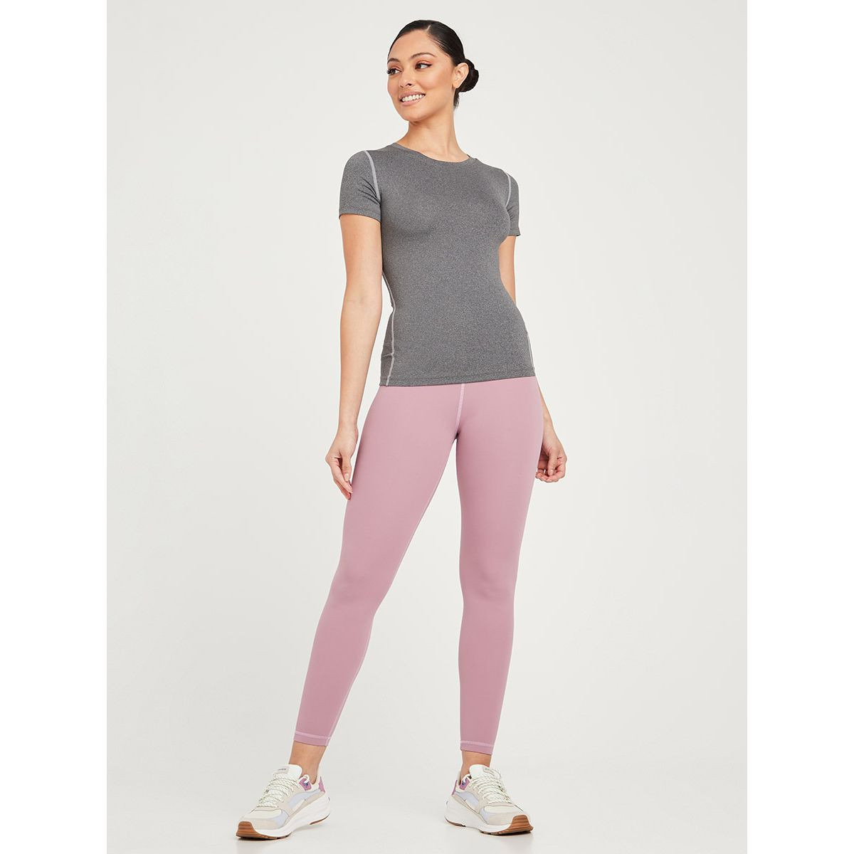 تيشيرت رياضي مزين بدرزات من ستايلي-sports-women-clothing-tshirtsandvests-image-2