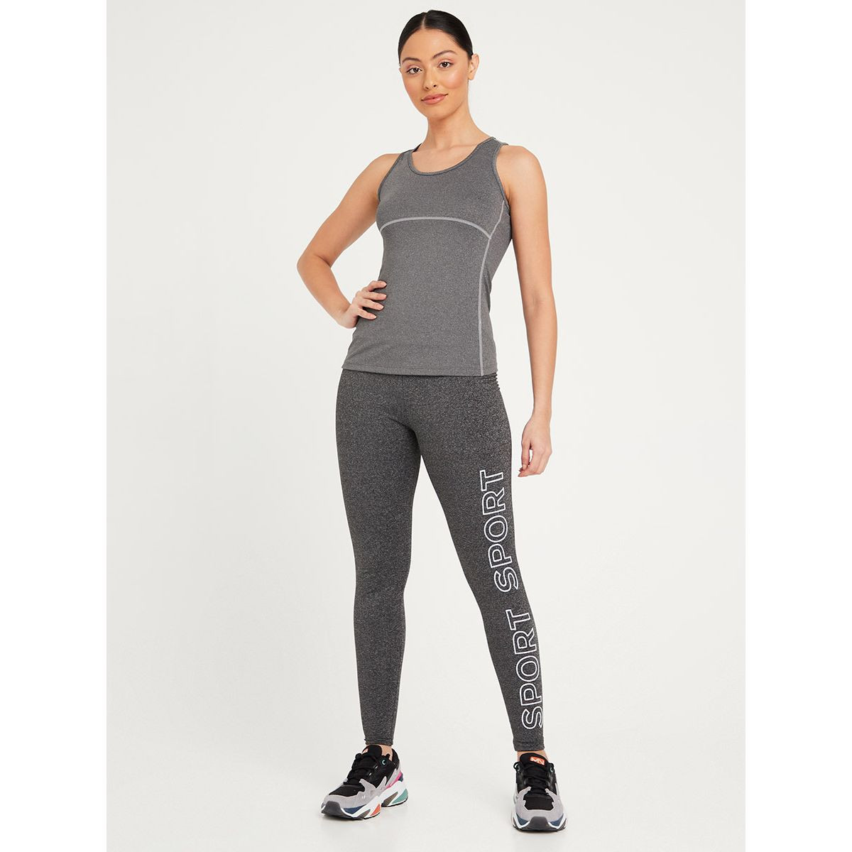 بلوزة رياضية مزين بدرزات من ستايلي-sports-women-clothing-tshirtsandvests-image-2