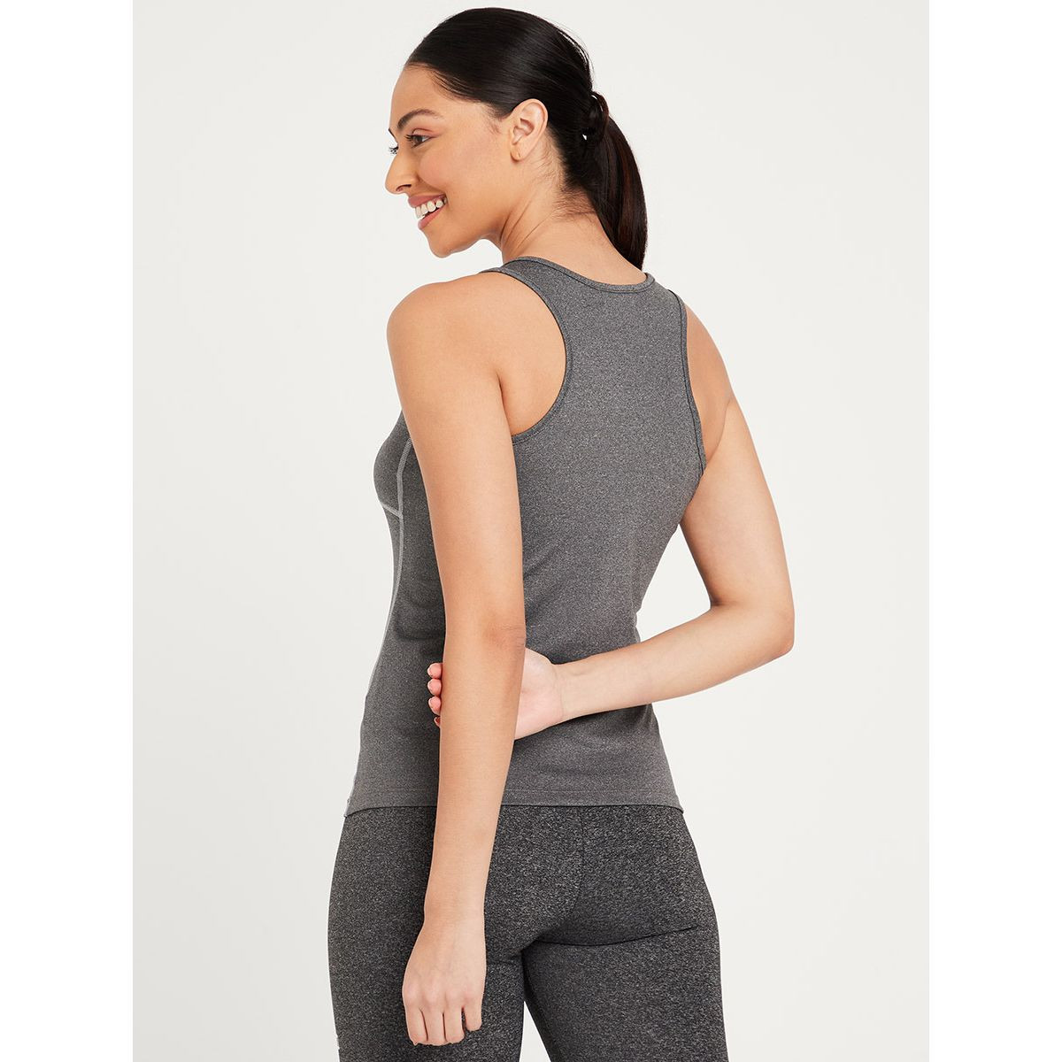 بلوزة رياضية مزين بدرزات من ستايلي-sports-women-clothing-tshirtsandvests-image-4