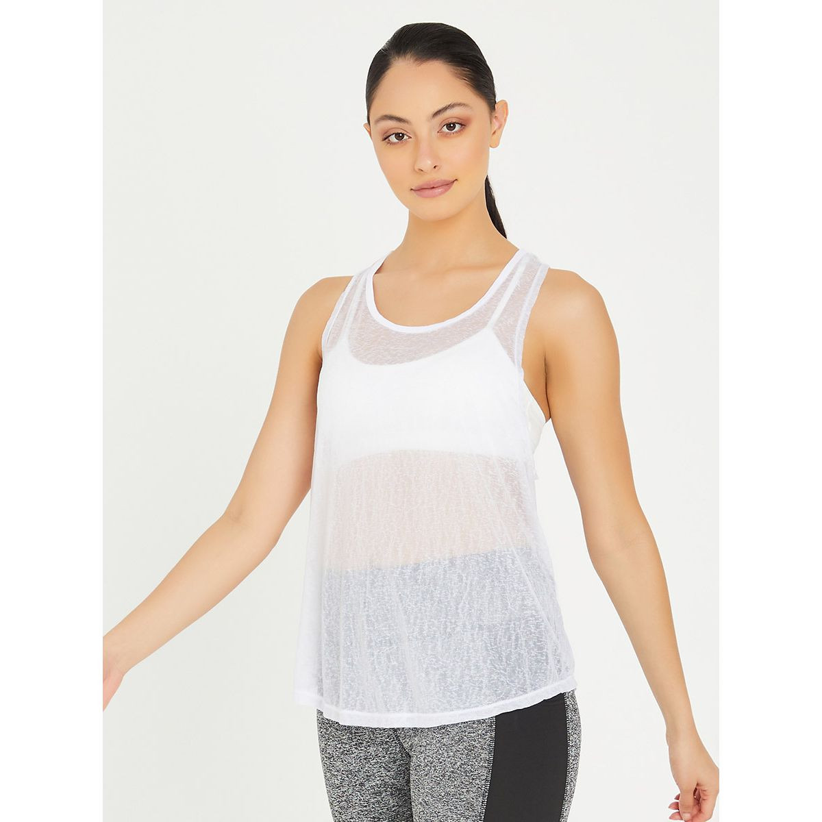 بلوزة رياضية بلا اكمام ومزينة بفتحات من ستايلي-women-clothing-sportswearandactivewear-tshirtsandvests-image-2