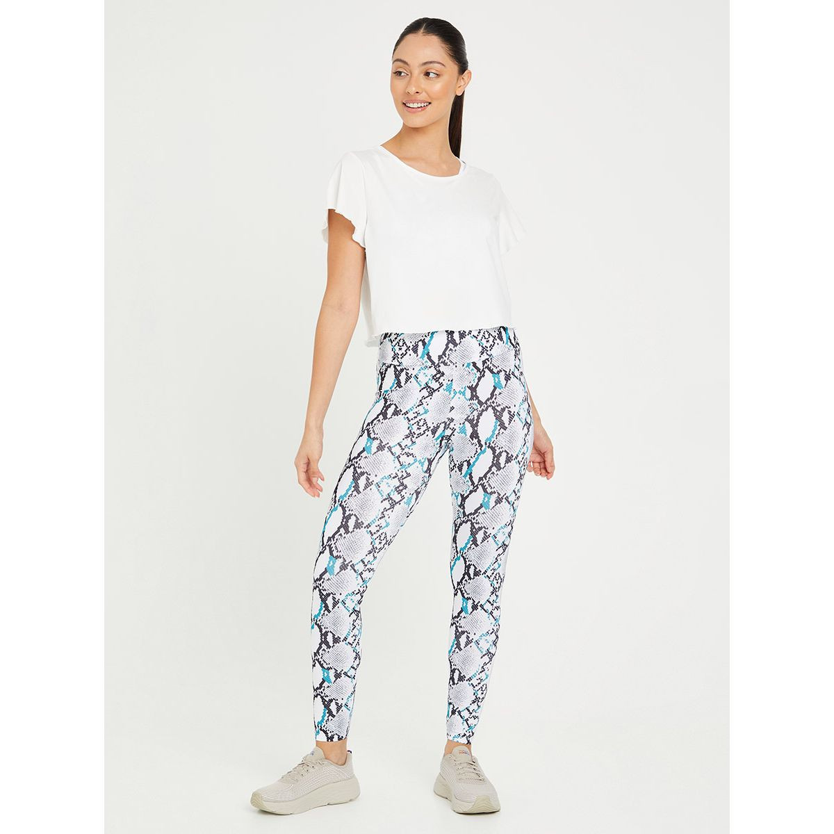 طقم من 3 ( صدرية رياضية + تيشيرت + ليقنز ) من ستايلي-sports-women-clothing-trackpantsandtracksuits-image-2