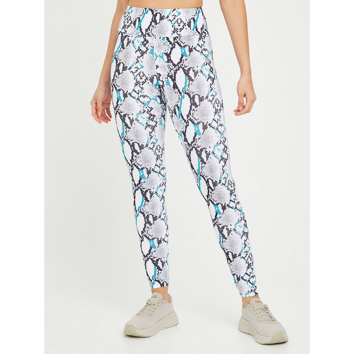 طقم من 3 ( صدرية رياضية + تيشيرت + ليقنز ) من ستايلي-sports-women-clothing-trackpantsandtracksuits-image-5