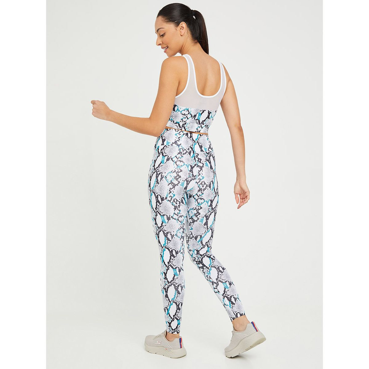 طقم من 3 ( صدرية رياضية + تيشيرت + ليقنز ) من ستايلي-sports-women-clothing-trackpantsandtracksuits-image-6