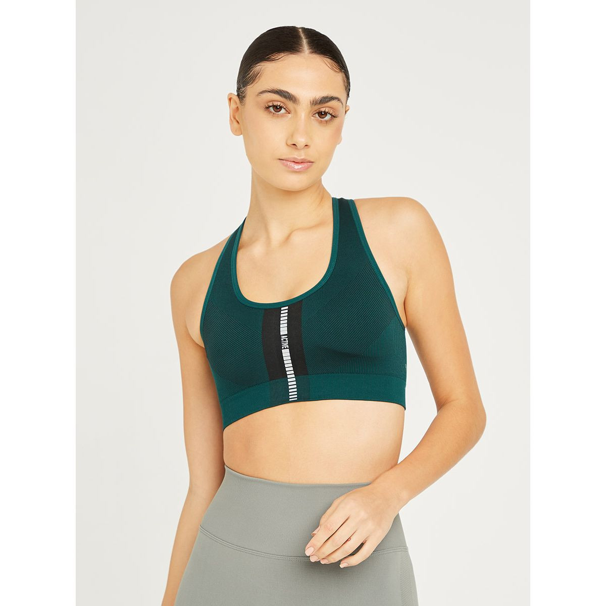 صدرية رياضية مزينة بخطوط من ستايلي-women-clothing-sportswearandactivewear-sportsbras-image-1
