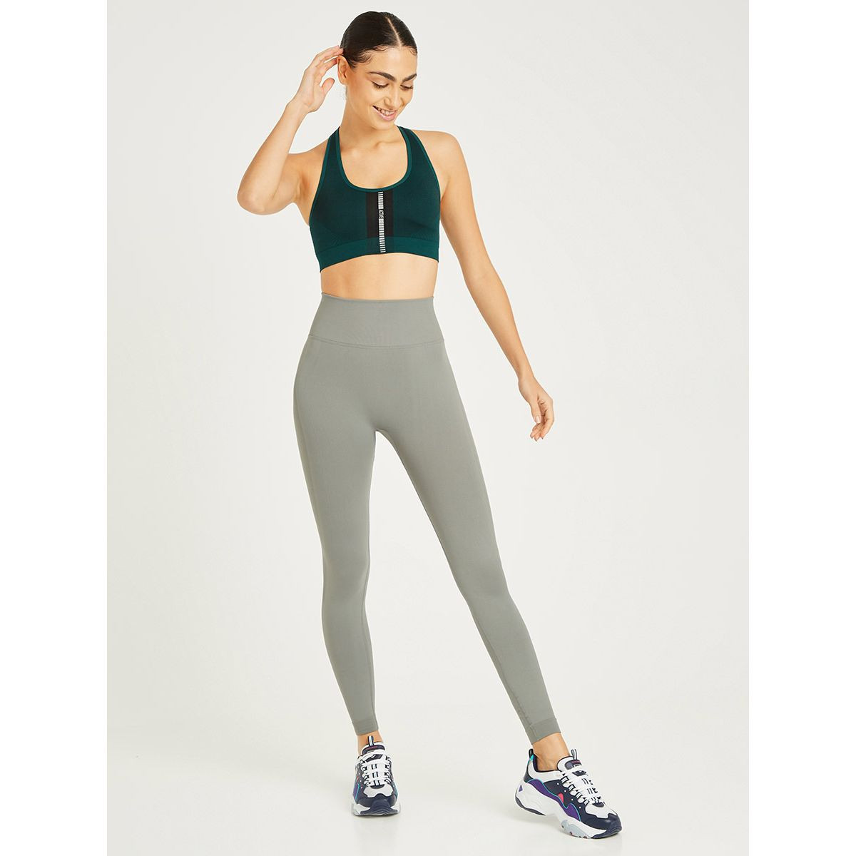 صدرية رياضية مزينة بخطوط من ستايلي-women-clothing-sportswearandactivewear-sportsbras-image-2