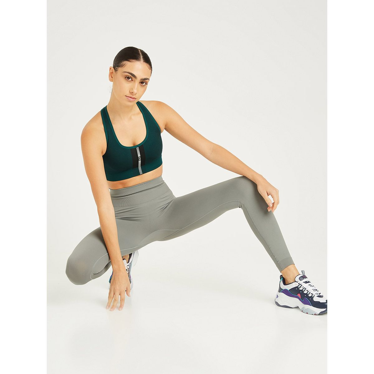 صدرية رياضية مزينة بخطوط من ستايلي-women-clothing-sportswearandactivewear-sportsbras-image-5