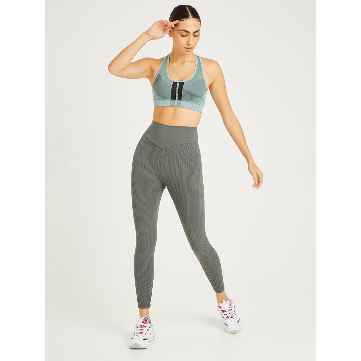 Styli Front Striped Seamless Activewear Sports Bra-women-clothing-sportswearandactivewear-sportsbras-image-2