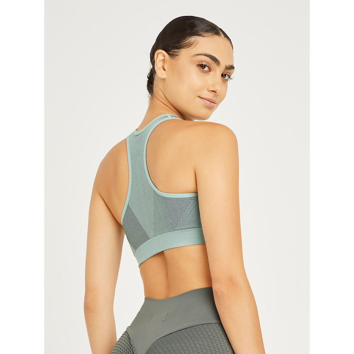 صدرية رياضية مزينة بخطوط من ستايلي-women-clothing-sportswearandactivewear-sportsbras-image-4
