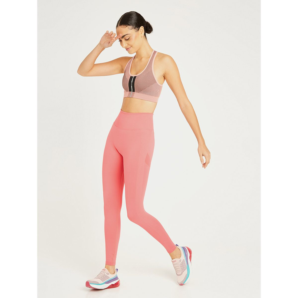 صدرية رياضية مزينة بخطوط من ستايلي-women-clothing-sportswearandactivewear-sportsbras-image-2