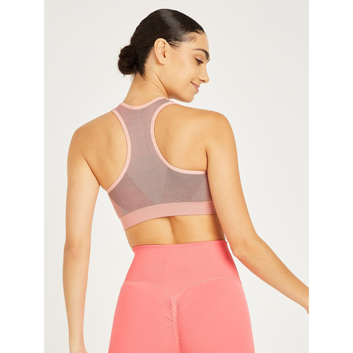 صدرية رياضية مزينة بخطوط من ستايلي-women-clothing-sportswearandactivewear-sportsbras-image-4