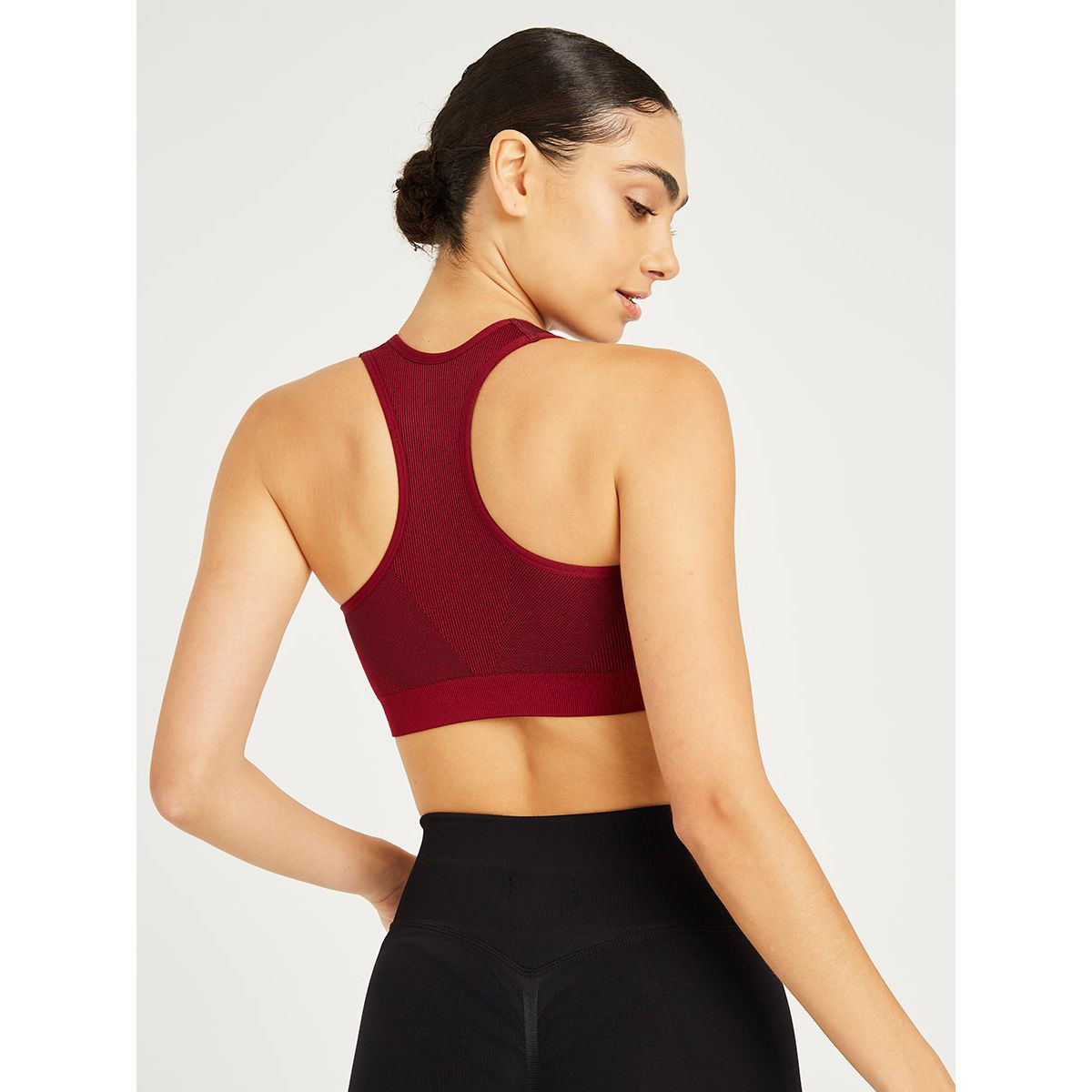 صدرية رياضية مزينة بخطوط من ستايلي-women-clothing-sportswearandactivewear-sportsbras-image-4