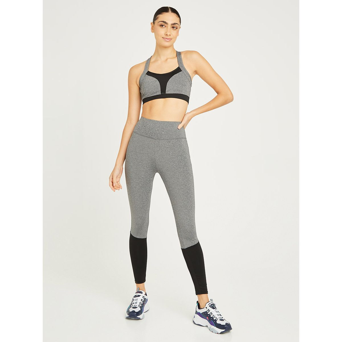 طقم رياضي من ( صدرية + ليقنز ) من ستايلي-sports-women-clothing-trackpantsandtracksuits-image-1