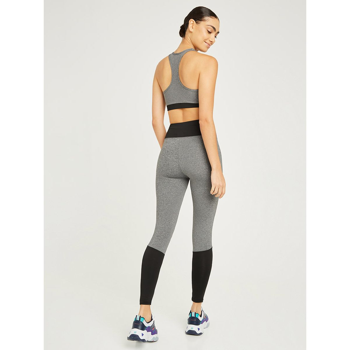 طقم رياضي من ( صدرية + ليقنز ) من ستايلي-sports-women-clothing-trackpantsandtracksuits-image-4