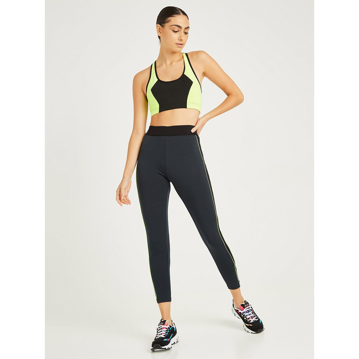 صدرية رياضية بنمط كتل الالوان من ستايلي-women-clothing-sportswearandactivewear-sportsbras-image-2