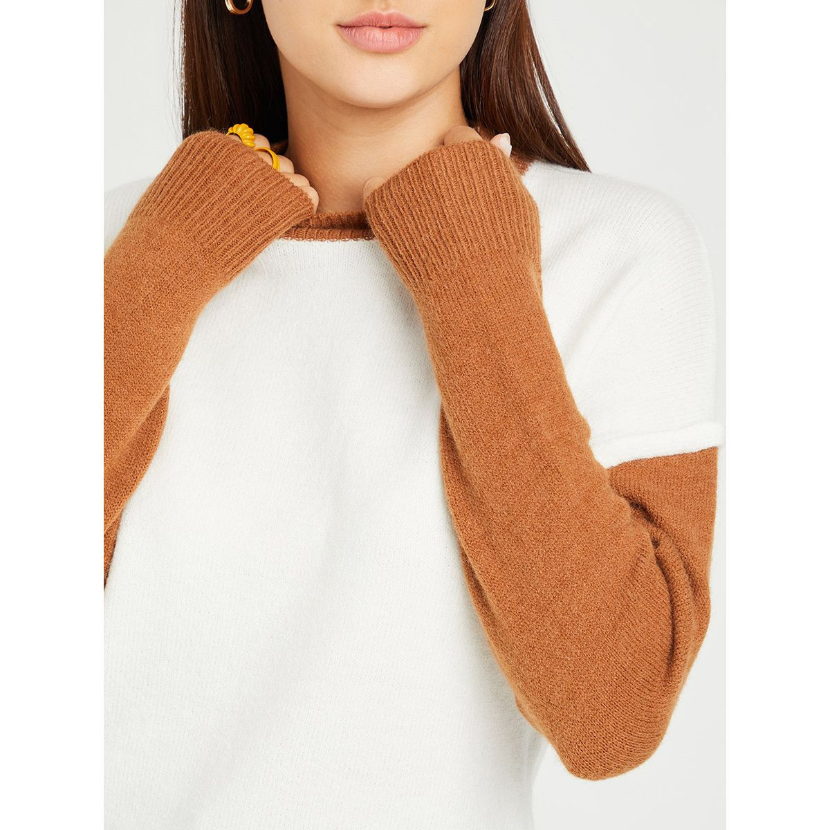 سويتر بياقة عالية وتداخل لون مغاير من ستايلي-women-winterwear-cardigansandjumpers-jumpers-image-3