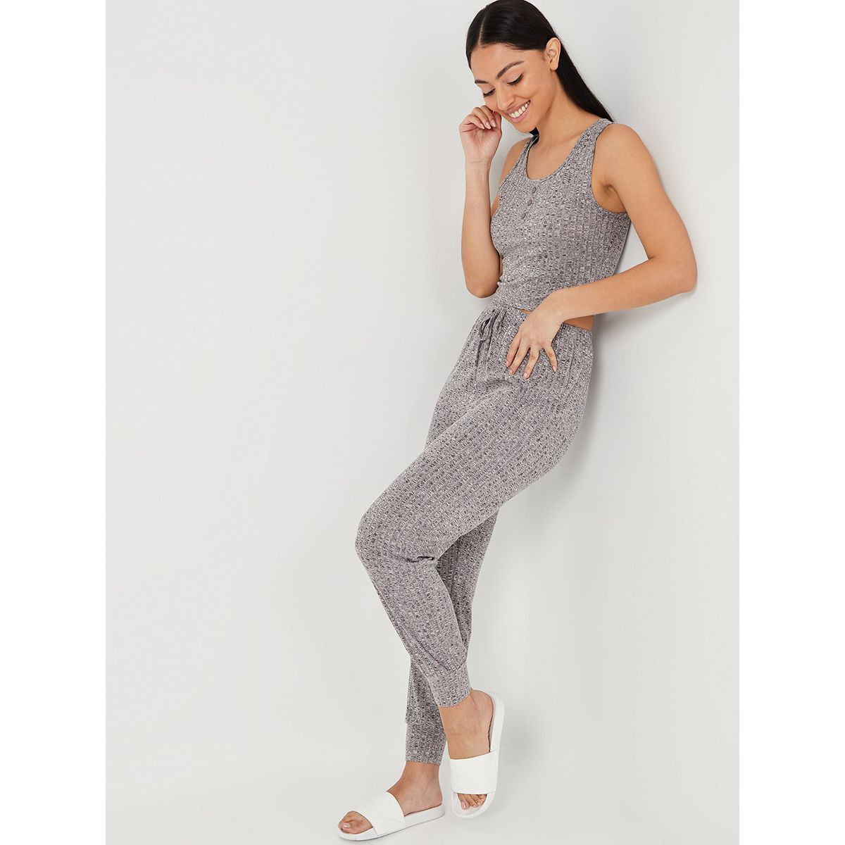 طقم من ( جوغر + بلوزة قصيرة ) من ستايلي-women-clothing-nightwear-pyjamas-longsets-image-1