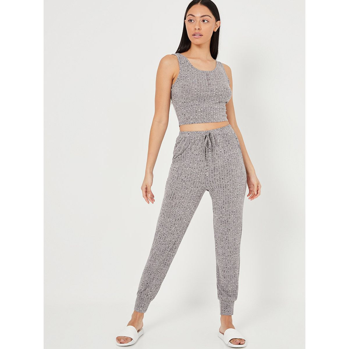 طقم من ( جوغر + بلوزة قصيرة ) من ستايلي-women-clothing-nightwear-pyjamas-longsets-image-2