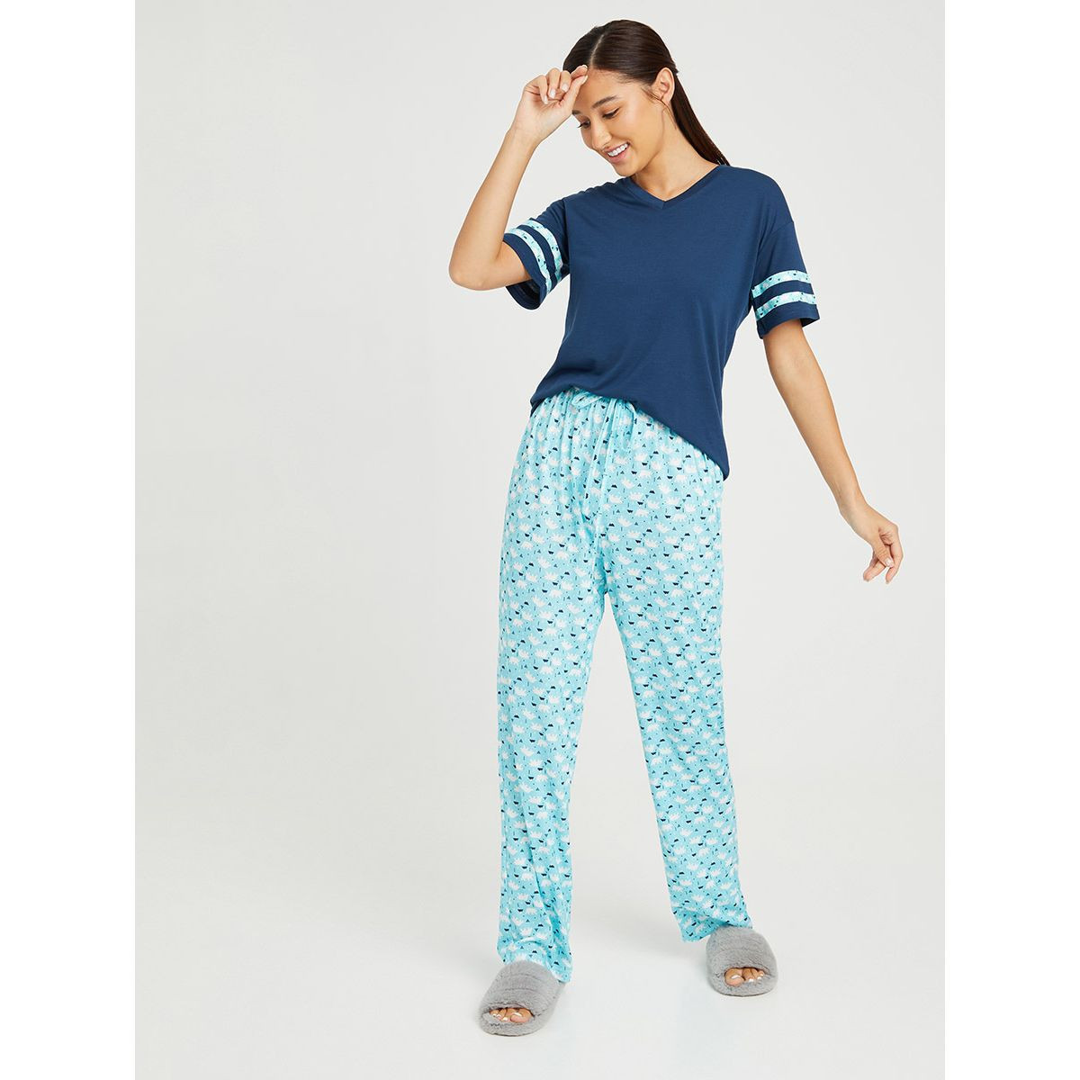 طقم بيجاما من ( تيشيرت + بنطال ) من ستايلي-women-clothing-nightwear-pyjamas-longsets-image-2
