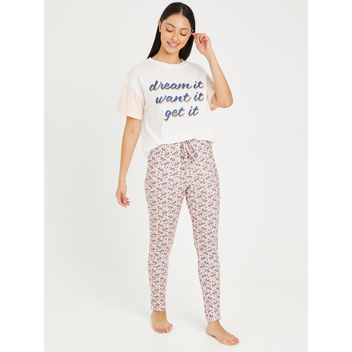 طقم بيجاما ( تيشيرت بكتف منخفض + ليقنز ) من ستايلي-women-clothing-nightwear-pyjamas-longsets-image-1