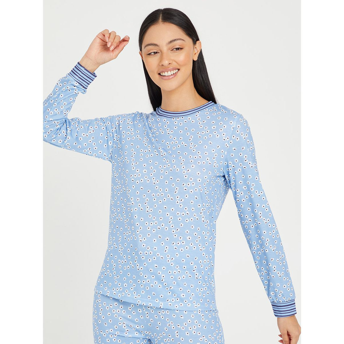 Styli Floral Ditsy Print Long Sleeves Top and Cuffed Pyjama Set-women-clothing-nightwear-pyjamas-longsets-image-2