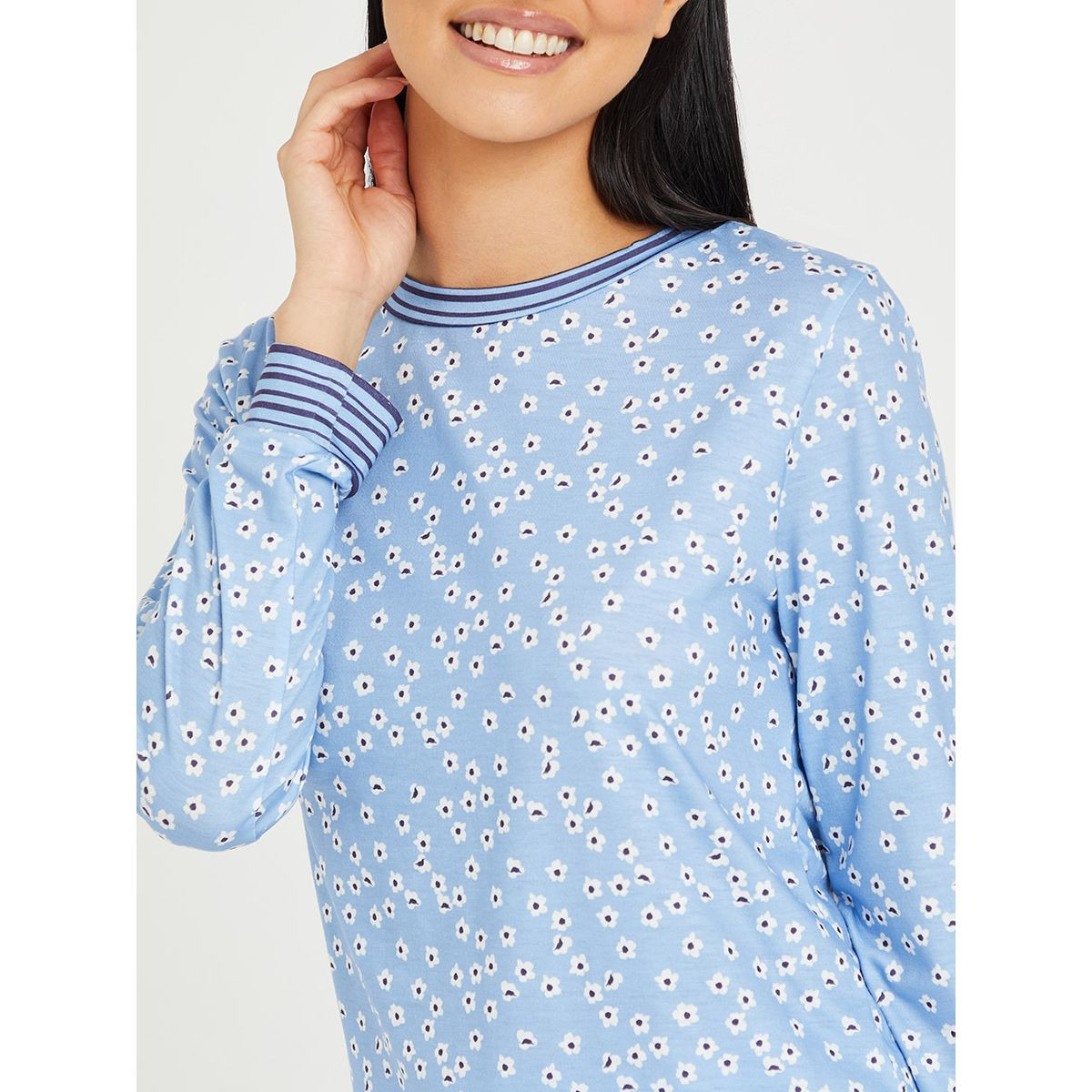 Styli Floral Ditsy Print Long Sleeves Top and Cuffed Pyjama Set-women-clothing-nightwear-pyjamas-longsets-image-3