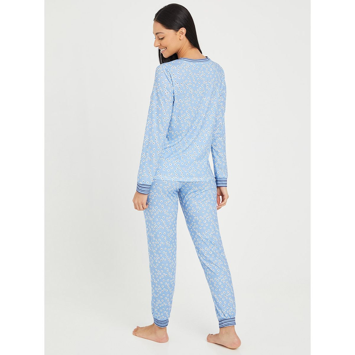 Styli Floral Ditsy Print Long Sleeves Top and Cuffed Pyjama Set-women-clothing-nightwear-pyjamas-longsets-image-5