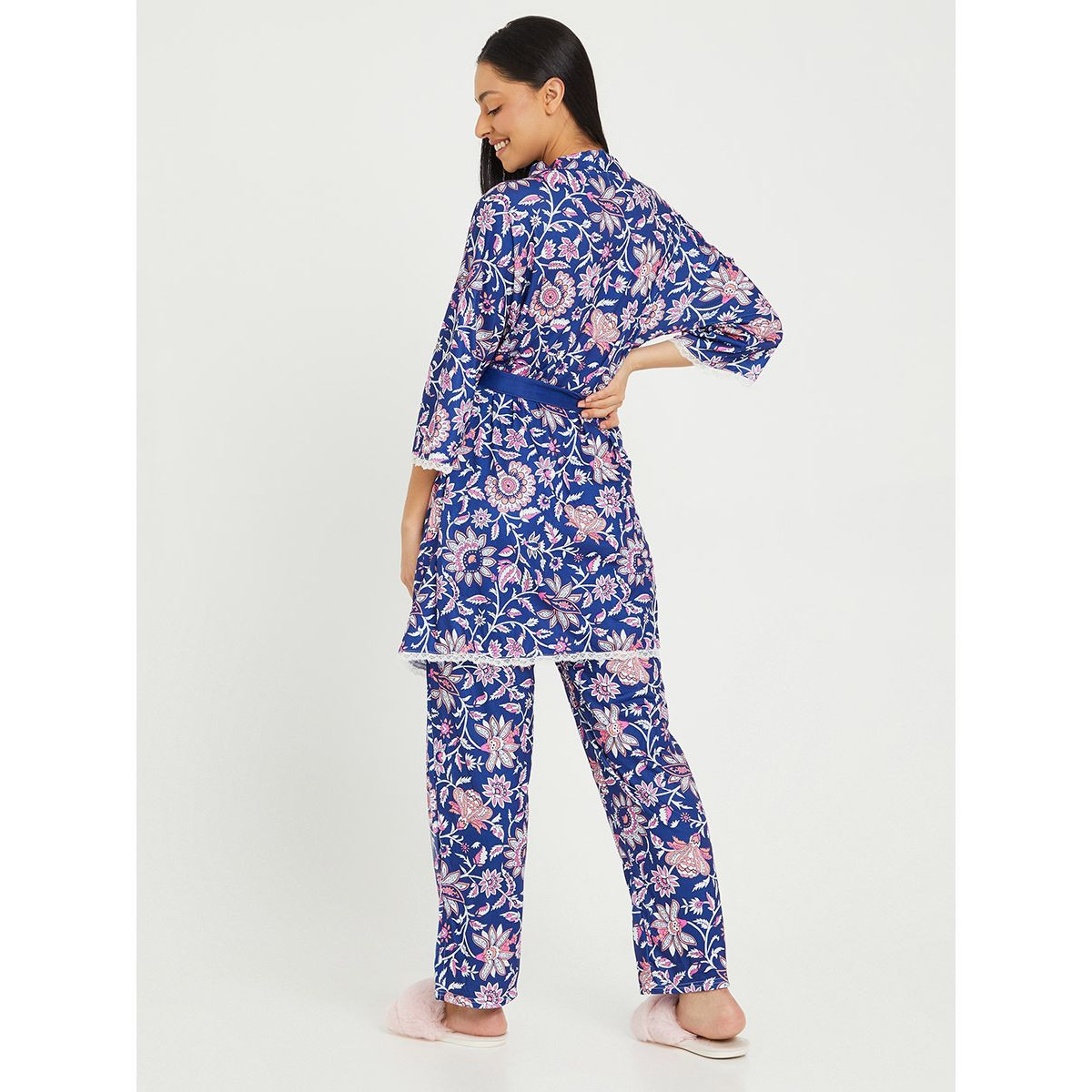 طقم بيجاما من ( بلوزة + بنطال + روب ) من ستايلي-women-clothing-nightwear-pyjamas-longsets-image-5