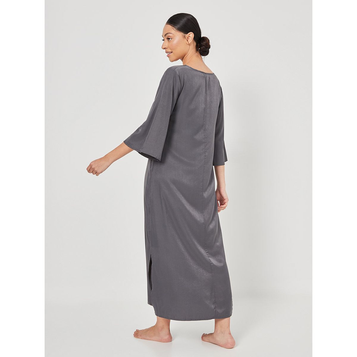 فستان نوم طويل بتداخلات دانتيل من ستايلي-women-clothing-nightwear-nighties-image-5