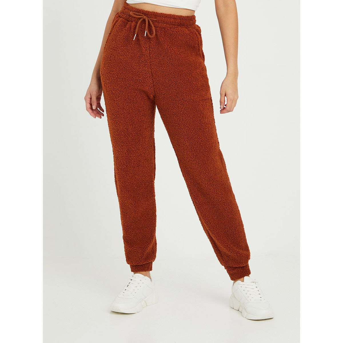 جوغر بقصة مريحة وجيوب جانبية-women-clothing-bottoms-joggers-image-1