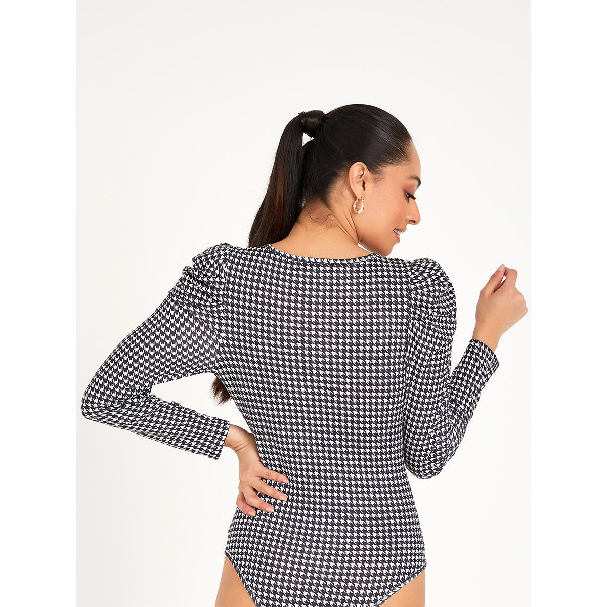 Styli Puff Sleeves Houndstooth V Neck Bodysuit-women-clothing-tshirts-image-4