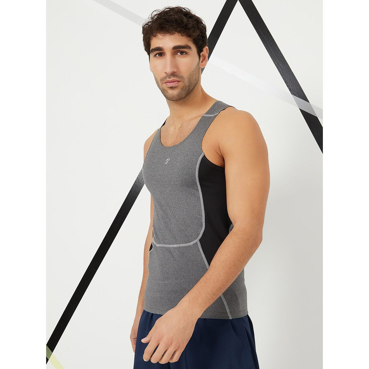 تيشيرت كت بتداخلات شبكية من ستايلي-men-clothing-sportswearandactivewear-tshirtsandpolos-image-1