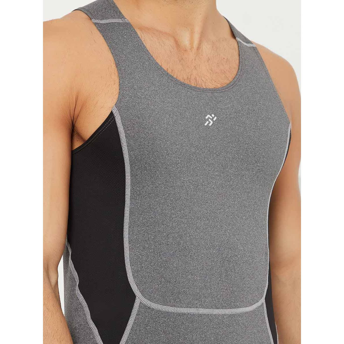 تيشيرت كت بتداخلات شبكية من ستايلي-men-clothing-sportswearandactivewear-tshirtsandpolos-image-3