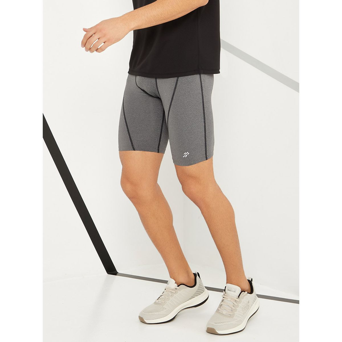 شورت رياضي بخصر مطبع بكتابة من ستايلي-sports-men-clothing-bottoms-image-1