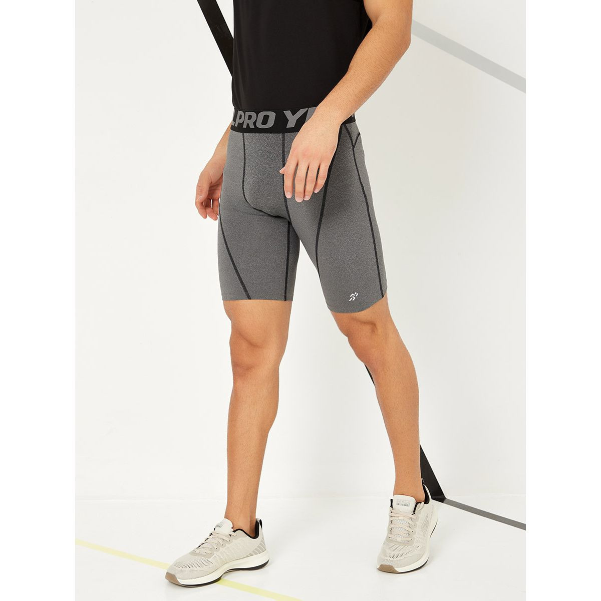 شورت رياضي بخصر مطبع بكتابة من ستايلي-sports-men-clothing-bottoms-image-3