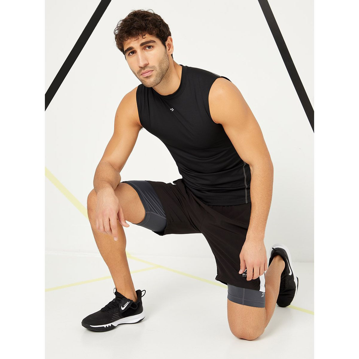 شورت رياضي مع جيوب بسحَّاب غلق من ستايلي-sports-men-clothing-bottoms-image-6